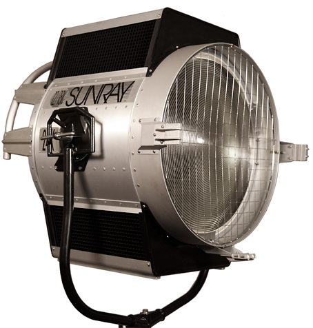 18k-hmi-fresnel-w-electronic-ballast-3904